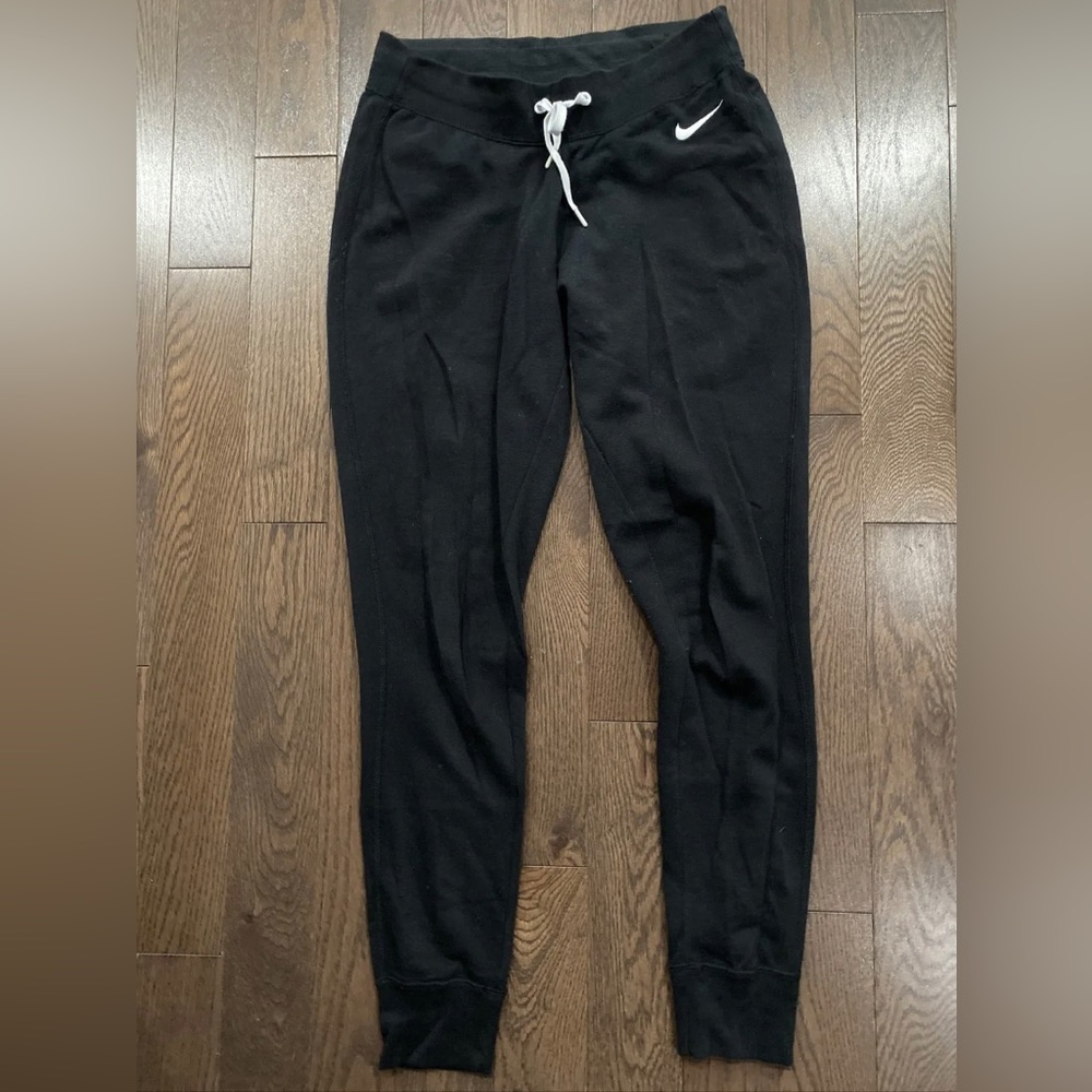 Ladies Nike skinny joggers size M.